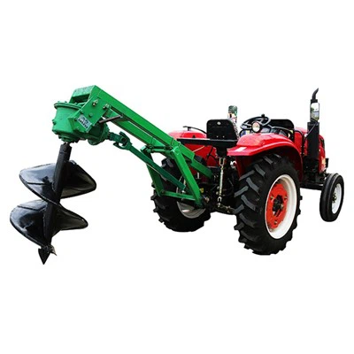 Stroj za gnojenje in vrtanje lukenj v sadnem drevju